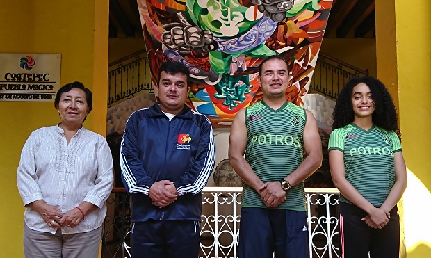 Silvia Granillo directora COMUDE, con los ganadores del PMD, Alberto Aguilar Hernández  Joel Sánchez Martínez,  y Erili Teresa Murrieta Muñiz.