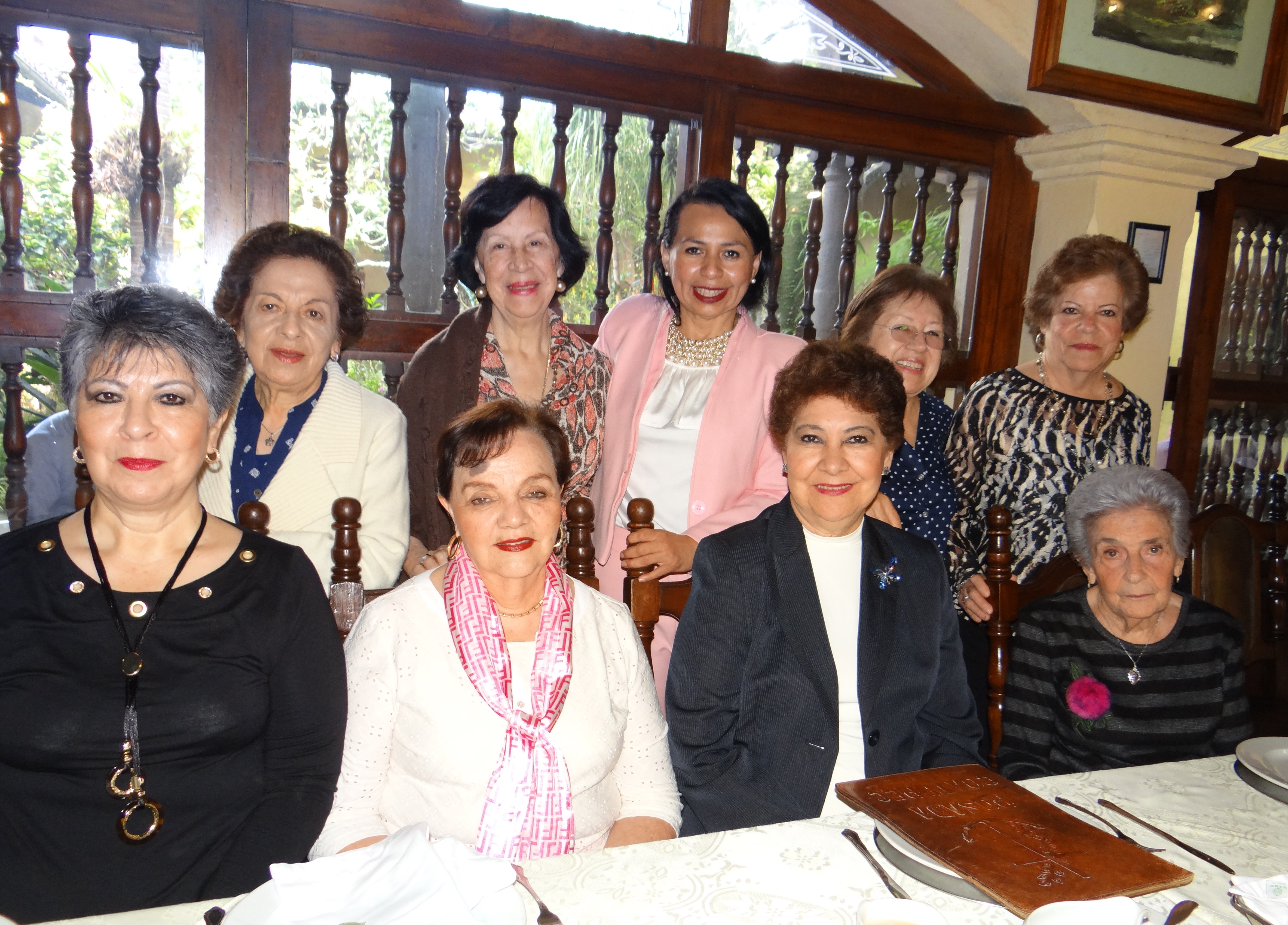 Guapas damar de la Mesa Redonda Panamericana.