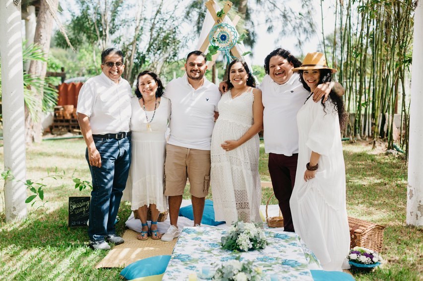 Los debutantes papás con Francisco González Naranjo, María Isabel Castán Sosa, Edgar González Castán y Sofia Telles.