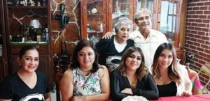 Mireya Olmedo, Sonia Landa,Saday, Libna y abuelitos del Profesionista debutante