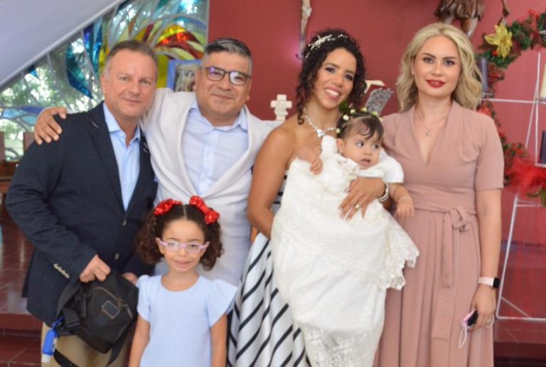 La familia Sánchez Piñeiro con Víctor Tubilla y Gavia García