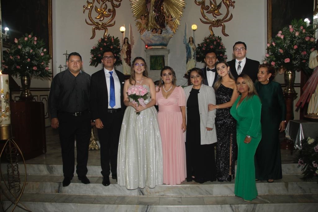 Familia Méndez con la festejada.