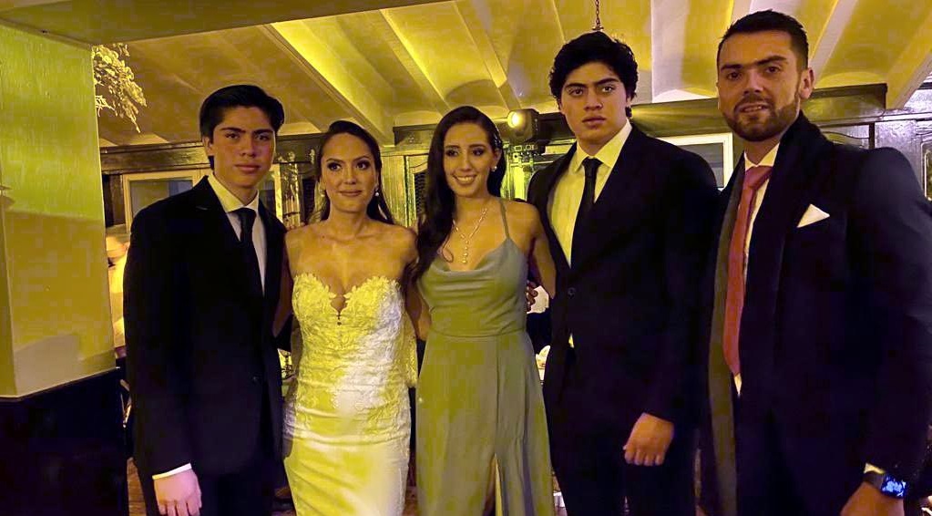 Mauricio, Valeria, Andrea Eduardo y Rodrigo.