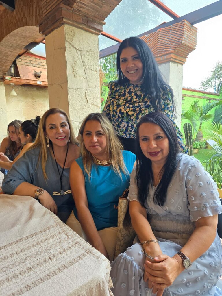 Rosy Martíez, Paty Méndez, Sandra lindo; y Kyobska Herrera.