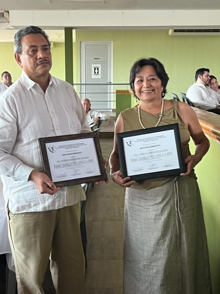 MVZ Antonio Hernández Beltrán y MVZ Patricia Cervantes Acosta.