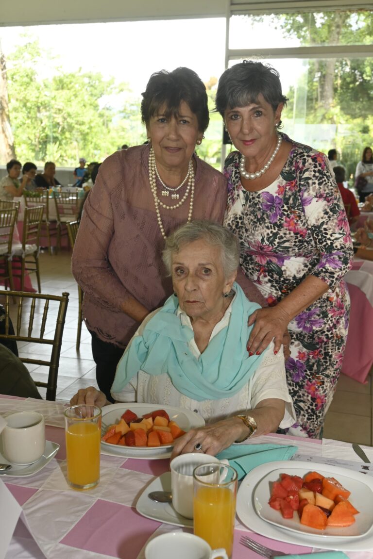 Marilú y Pily Sánchez con Maty Sánchez