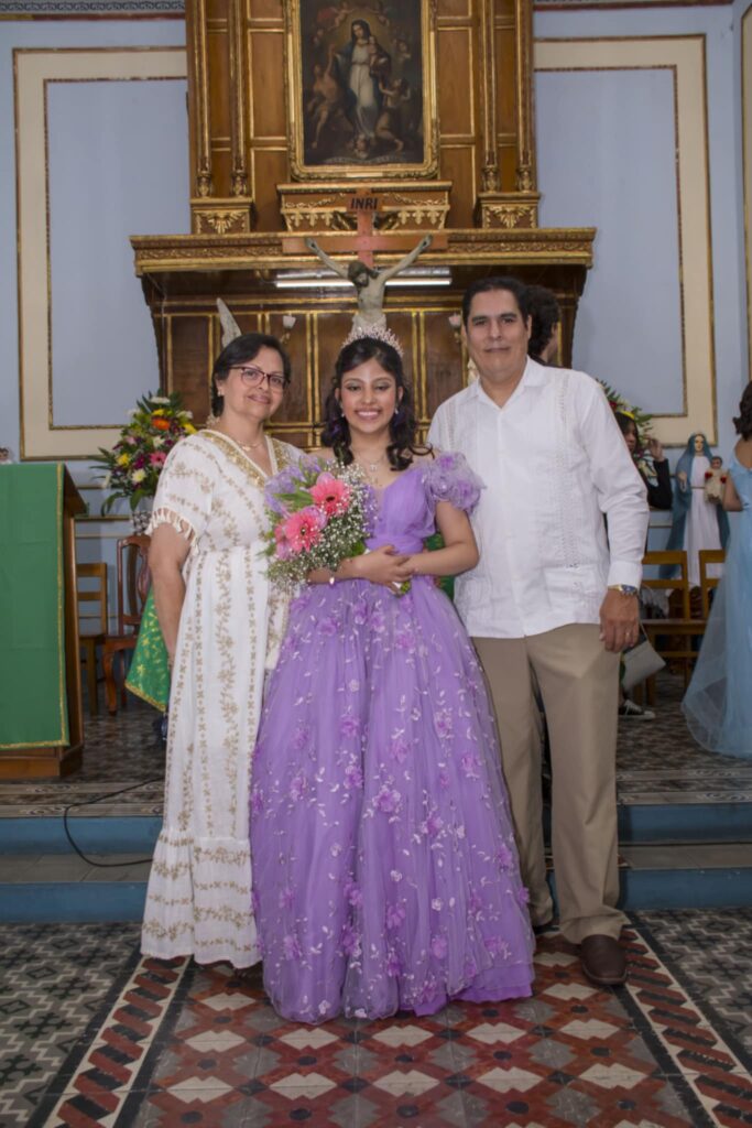 Rosi Contreras y Octavio Cruz con su adorada hija.