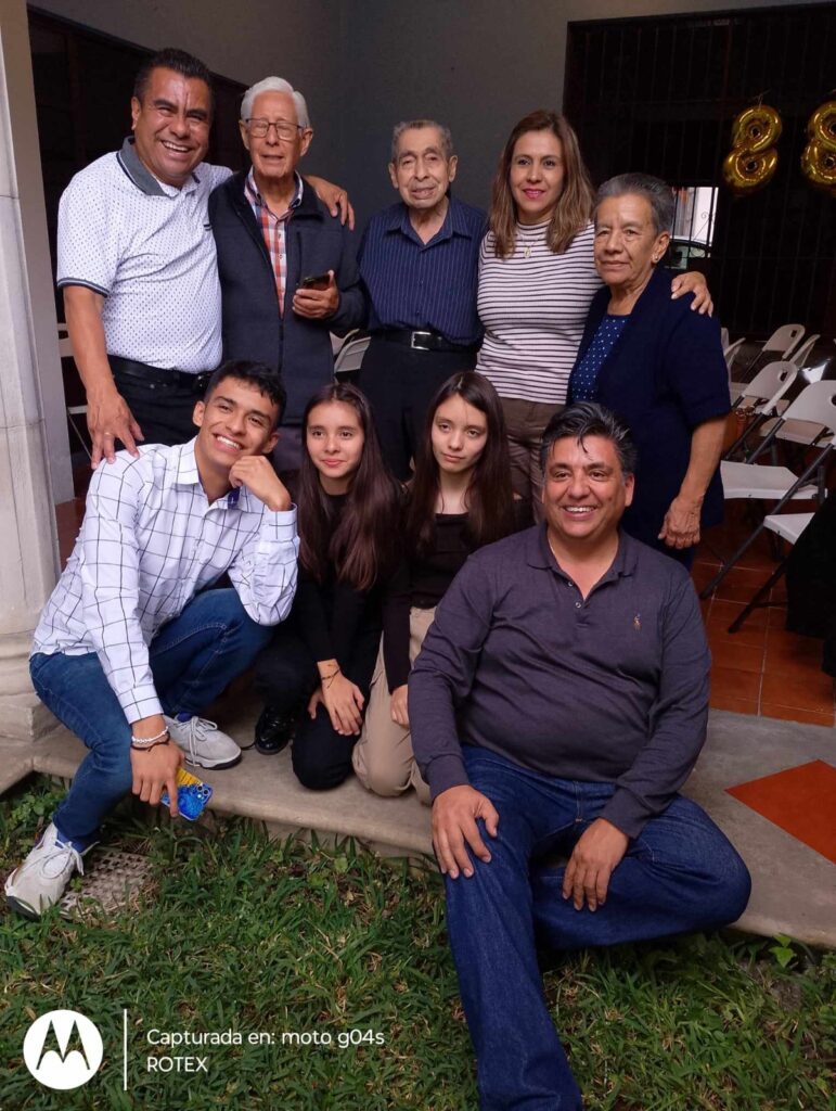 César Guzmán y familia