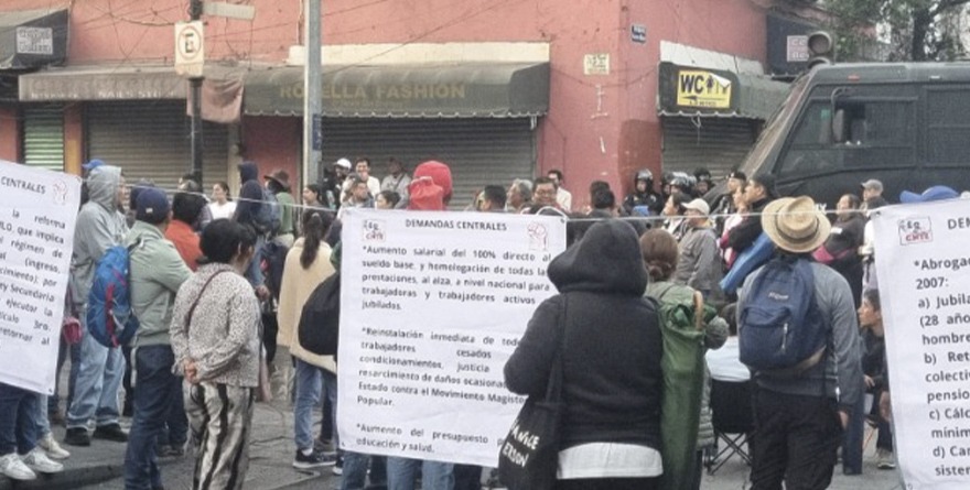 CNTE CERRÓ ACCESOS A PALACIO NACIONAL