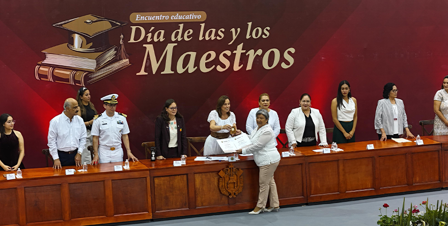 VERACRUZ RECONOCE LABOR DE LOS MAESTROS