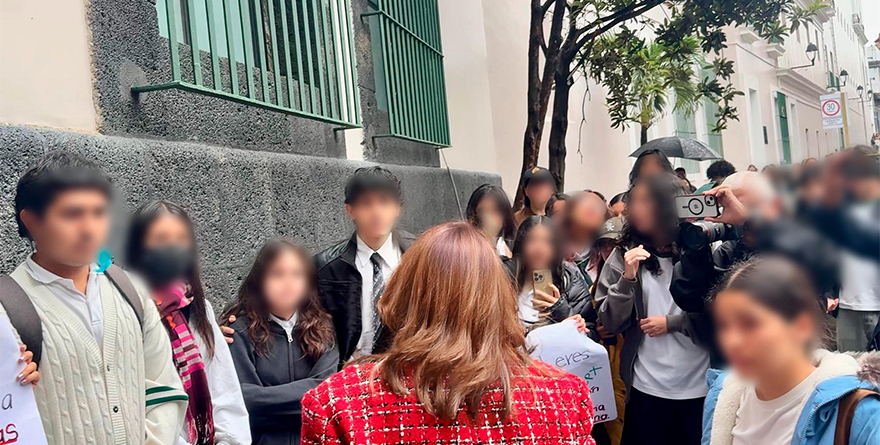 ATIENDE GOBERNADORA A ALUMNOS DE LA PREPA JUÁREZ