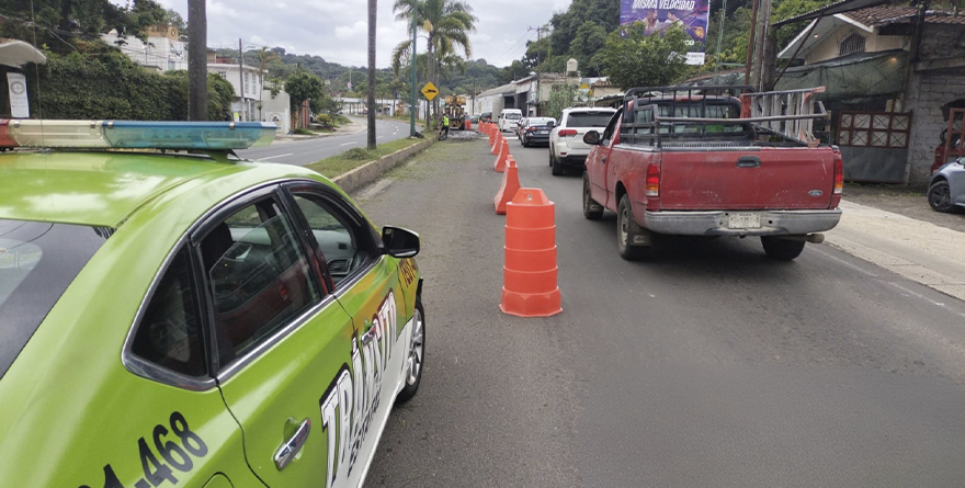 INICIAN TRABAJOS DE BACHEO EN BOULEVARD XALAPA COATEPEC