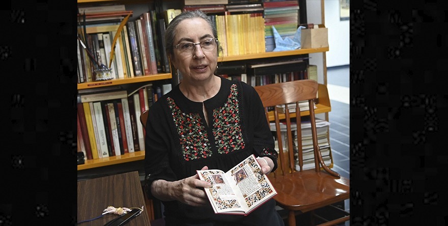 VAN EN BUSCA DE ANTIGUOS LIBROS DE CORO