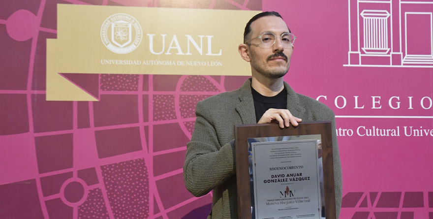 ENTREGAN A DAVID ANUAR EL PREMIO IBEROAMERICANO DE POESÍA MINERVA MARGARITA VILLARREAL 2025