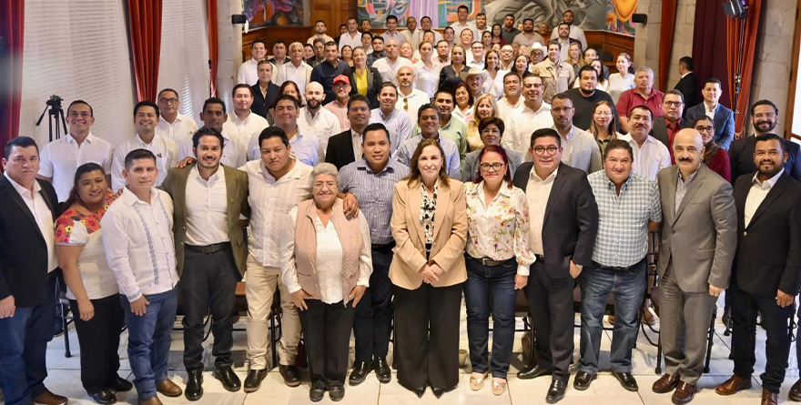 GOBERNADORA SE REÚNE CON ALCALDES ELECTOS