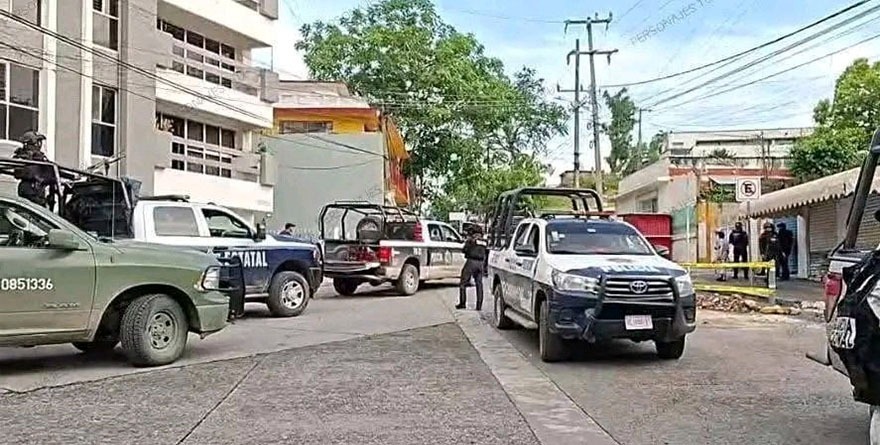 VERACRUZ: BUSCAN REMATAR A TAXISTA EN IMSS Y MATAN A SU PAPÁ