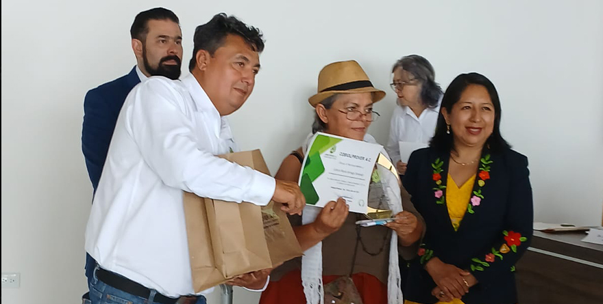 OTORGAN PREMIO AMBIENTAL A LETICIA ARRIAGA STRANSKY
