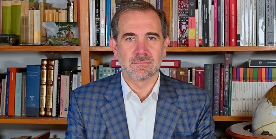 LORENZO CÓRDOVA GANA AMPARO PARA SER ELIMINADO DE LIBROS DE LA SEP