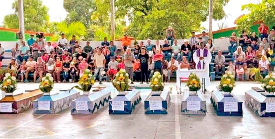 EJECUTAN A 8 POLICÍAS  EN AYUTLA, GUERRERO