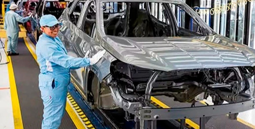 FRENA MÉXICO A CHINA EN AUTOS, ROPA, ACERO…