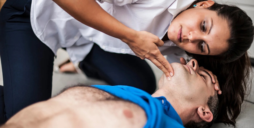 PRIMEROS AUXILIOS, SALVAN VIDAS Y PREVIENEN COMPLICACIONES