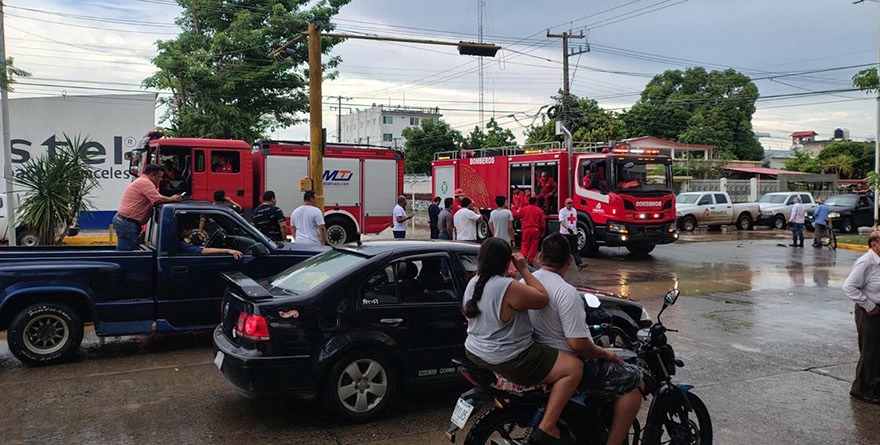 OPERATIVO DE AUXILIO EN POZA RICA, AYUDA Y LIMPIEZA