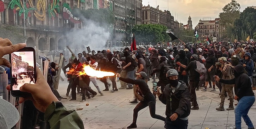 MARCHA DEL 2 DE OCTUBRE ENTRE AGRESIONES