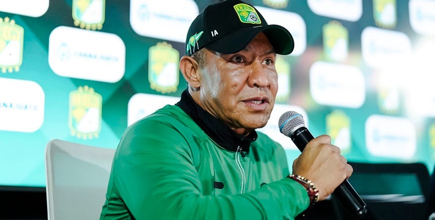 SE REINVENTA NACHO AMBRIZ