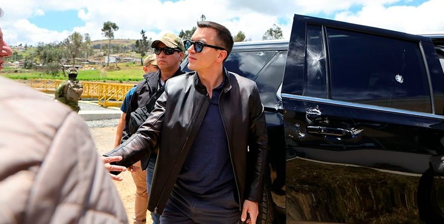 ATACAN VEHÍCULO DE NOBOA EN ECUADOR; LO REPORTAN ILESO