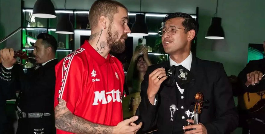 BIEBER AL RITMO DEL MARIACHI