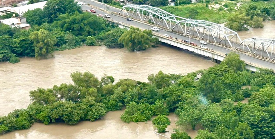 ATENCIÓN EN ZONAS AFECTADAS POR DESBORDAMIENTO DEL RÍO CAZONES