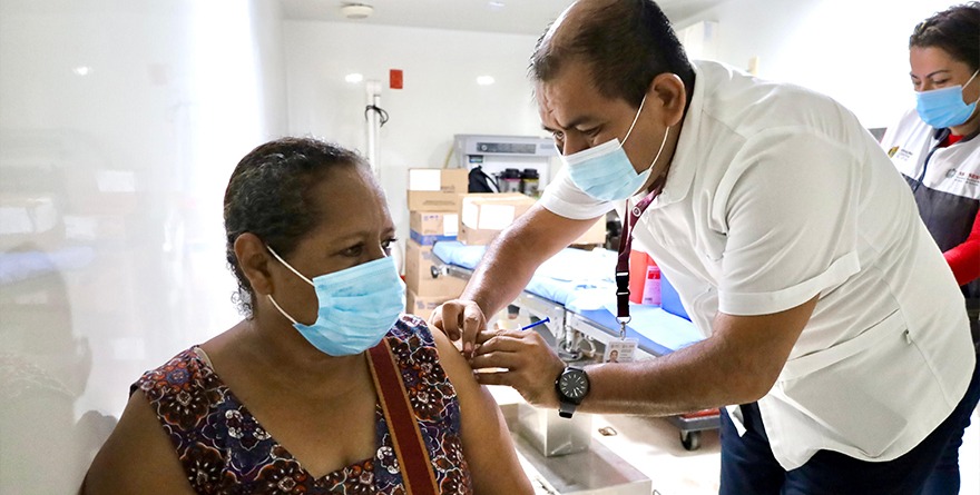 VACUNAS, MEDICAMENTOS Y ATENCIÓN MÉDICA GARANTIZADOS A DAMNIFICADOS
