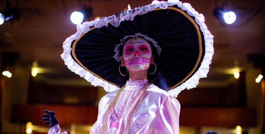 CELEBRA A LOS MUERTOS CON MÚLTIPLES ACTIVIDADES CULTURALES