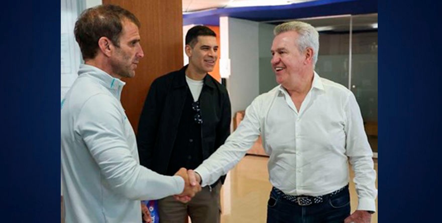 AGUIRRE VISITA AL CRUZ AZUL