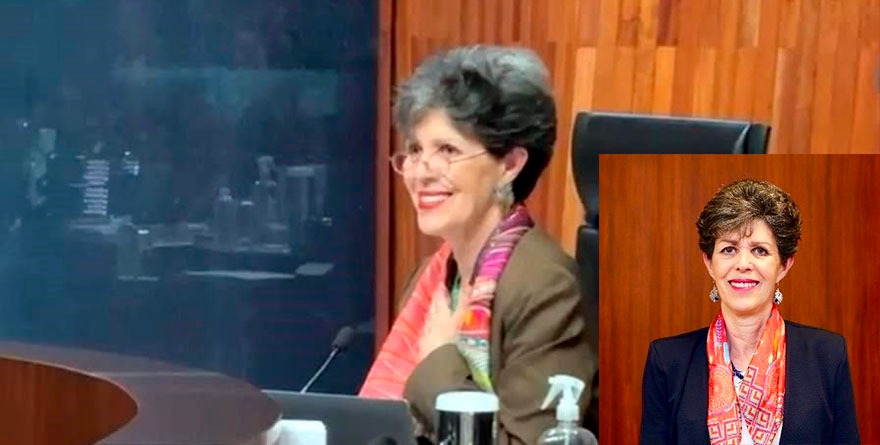ENTRE APLAUSOS DESPIDEN A JANINE OTÁLORA EN EL TEPJF