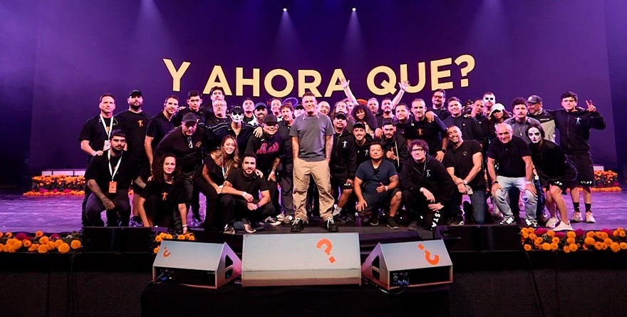 HACE ALEJANDRO SANZ HOMENAJE A DÍA DE MUERTOS EN SHOW