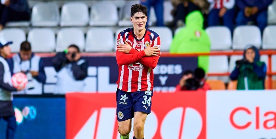 GOLAZO DE ‘HORMIGA’ ACERCA A CHIVAS A LIGUILLA DIRECTA