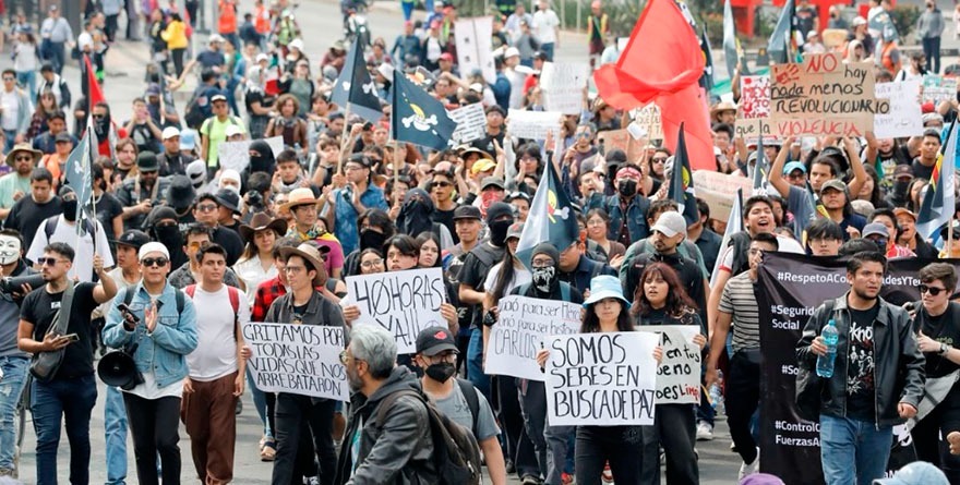 IMPIDEN PASO DE MARCHA DE GENERACIÓN Z AL ZÓCALO
