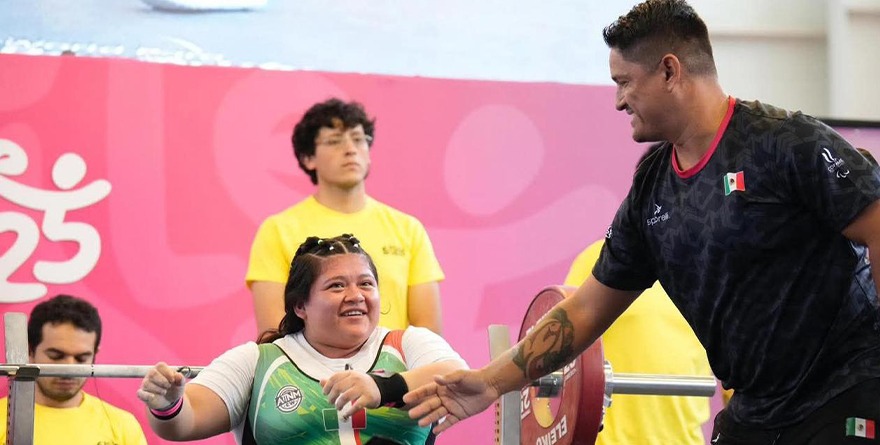 EVELIN LECHUGA DOBLE ORO EN PARAPOWERLIFTING