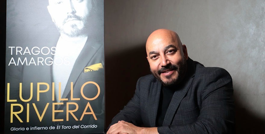 LLEGA LUPILLO A LA FIL CON LIBRO DONDE HABLA DE BELINDA