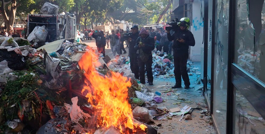 RIEGAN TRABAJADORES BASURA EN LA CDMX ¡Y LA QUEMAN!
