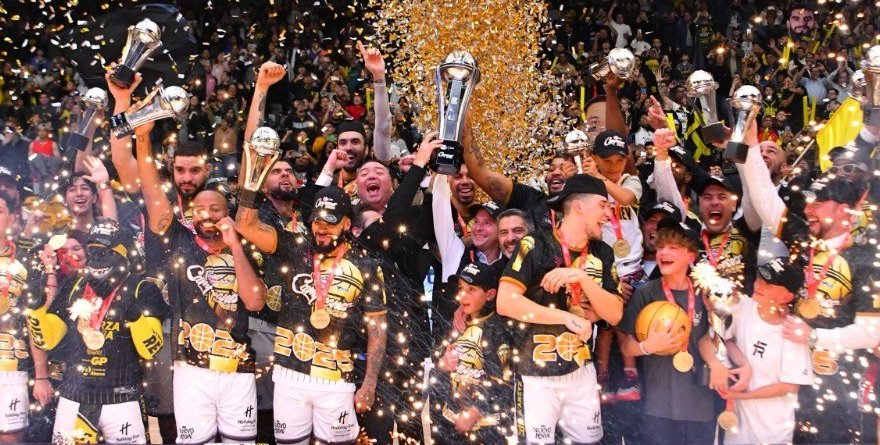 CON FUERZA Y GARRA