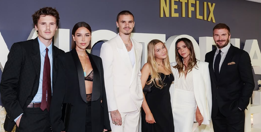 BROOKLYN BECKHAM BLOQUEA A SUS PAPÁS