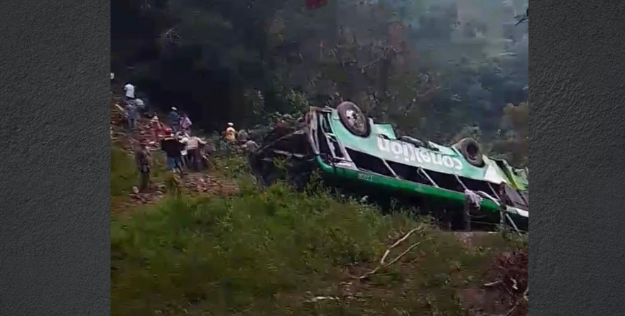 VOLCADURA DE AUTOBÚS DEJA 8 MUERTOS EN VERACRUZ