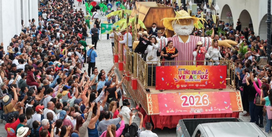 VERACRUZ DESPIDE EL AÑO ENTRE VIEJOS, MÚSICA Y FIESTA