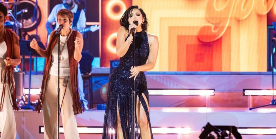 ÁNGELA AGUILAR Y SU LOOK ESTILO CAZZU EN LOS GRAMMY