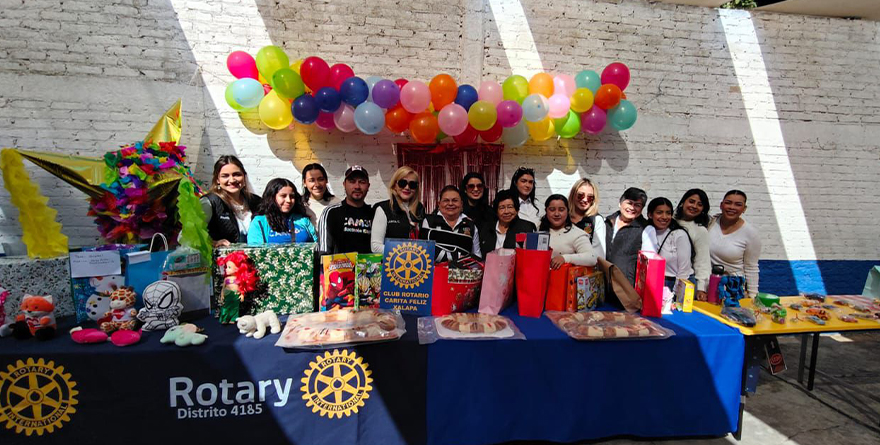 REYES MAGOS LLEVAN SONRISAS AL CAM 38 DE XALAPA