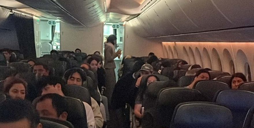 DESVÍAN VUELO MADRID-MONTERREY A BASE MILITAR EN CANADÁ