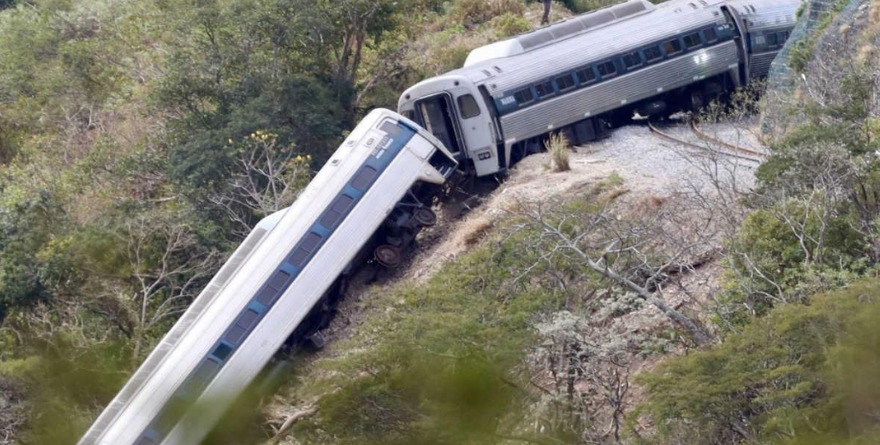 SUMAN 14 FALLECIDOS POR DESCARRILAMIENTO DE TREN