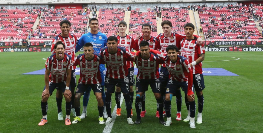 CHIVAS VENCE 2-1 AL QUERÉTARO